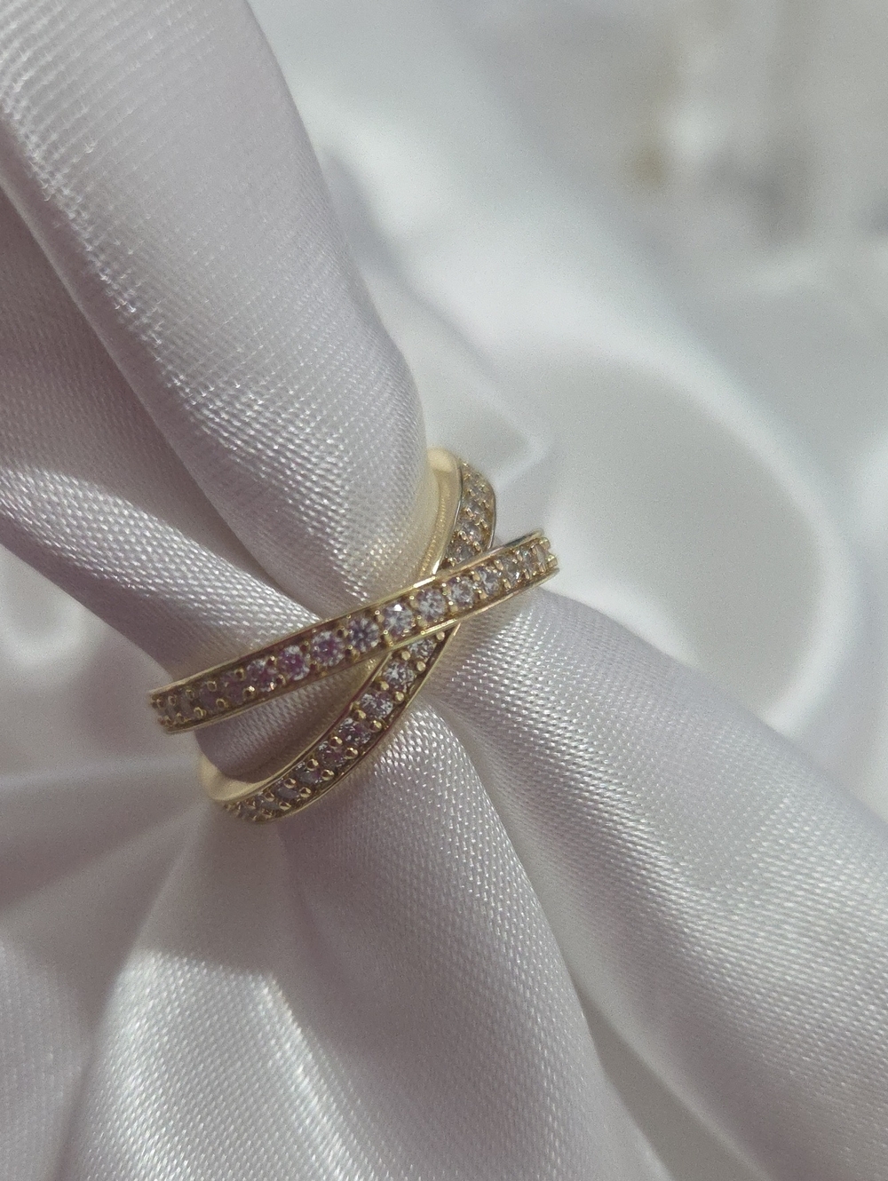 18K Laminated Elegant Gold Crisscross Pave Ring with Clear Stones Size 7.5